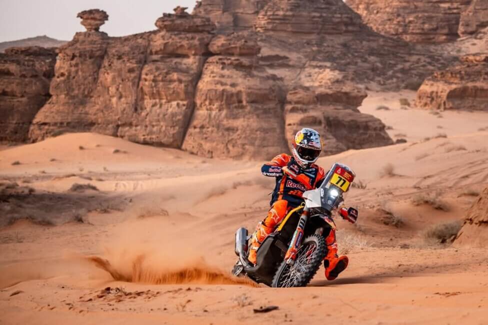 Gran trabajo de Luciano Benavides oara simopionerse entre las Motos-