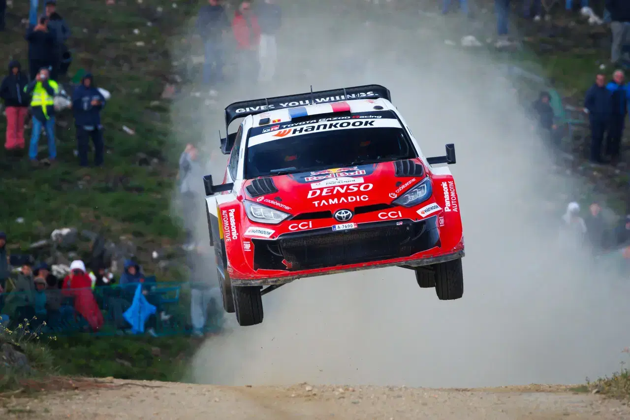 Rally Mundial WRC 2026. Sebastien Ogier aprovechó los problemas de sus rivales para liderar en Portugal